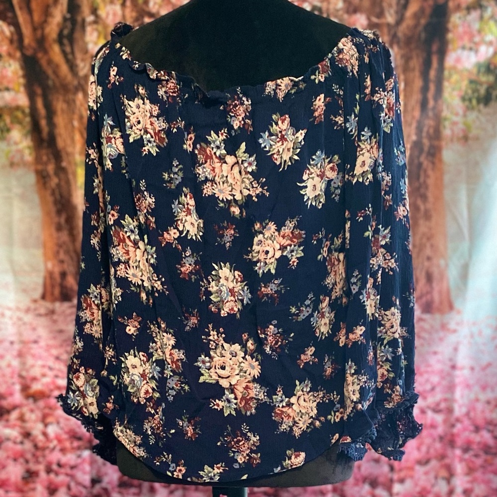 Blue boho floral cozy top. New - Picture 2 of 4